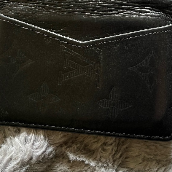 Louis Vuitton -Black, men’s bi-fold wallet. Gently loved by the previous owner - Picture 2 of 10
